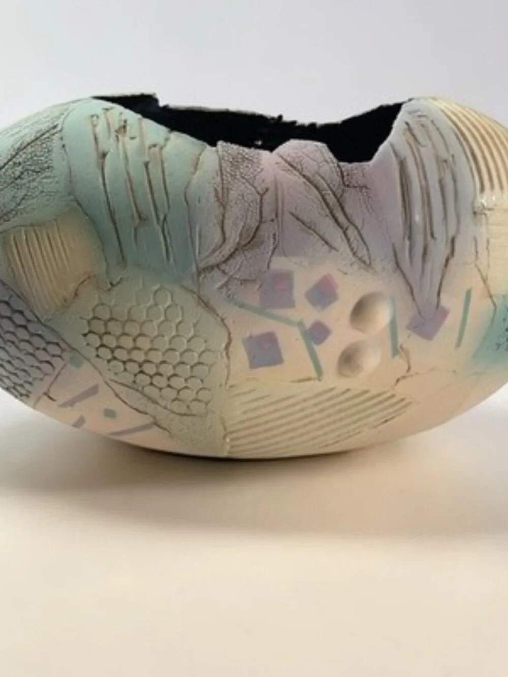 LARGE GAIL MARKIEWICZ Signed One Of a Kind Patchwork Vessel Pottery 16 x 9